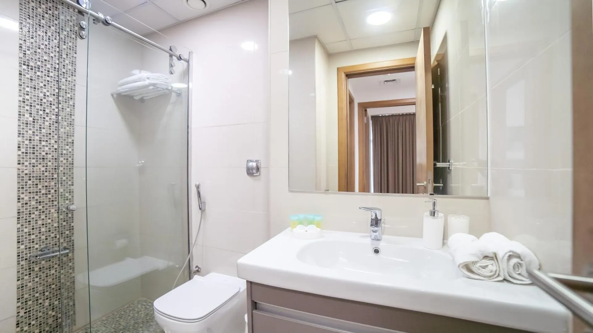 Continental Tower, Dubai Marina - Luton Vacation Homes 0*,  الإمارات العربية المتحدة